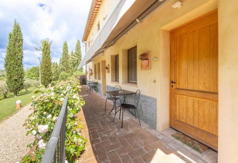 Quarto Triplo Standard com Balcão, Agriturismo Il Segreto Di Pietrafitta