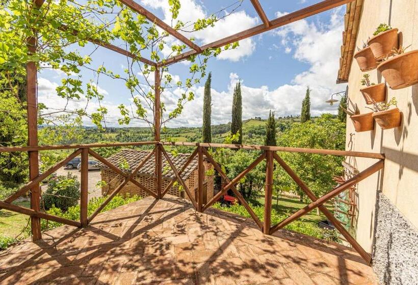 Трехместный Номер Стандарт с Балконом, Agriturismo Il Segreto Di Pietrafitta