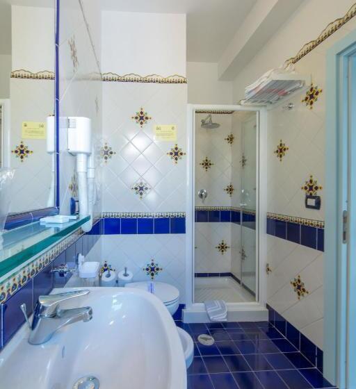 Трехместный Номер Стандарт с Балконом, Riviera B&b Rooms