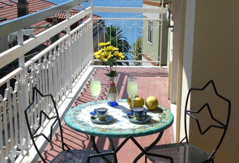 Номер Deluxe Вид на Море с Балконом, Riviera B&b Rooms