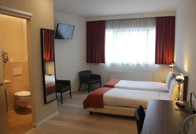 Номер Стандарт, Taormina Brussels Airport