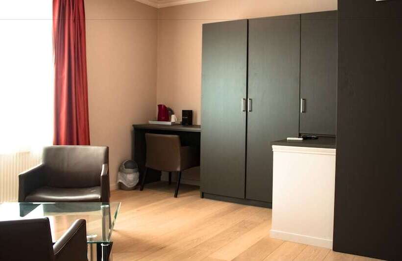 Номер Стандарт Трехместный, Taormina Brussels Airport