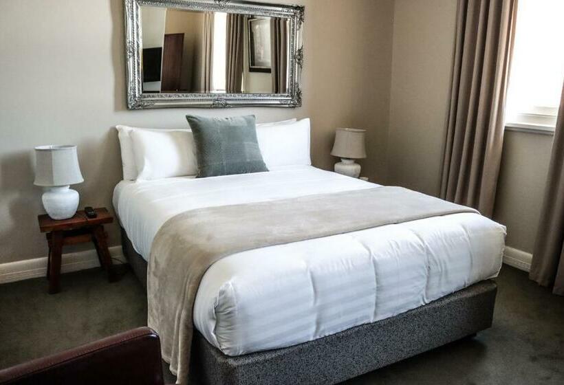 이그제큐티브 룸, Oscars Hotel And Cafe Bar