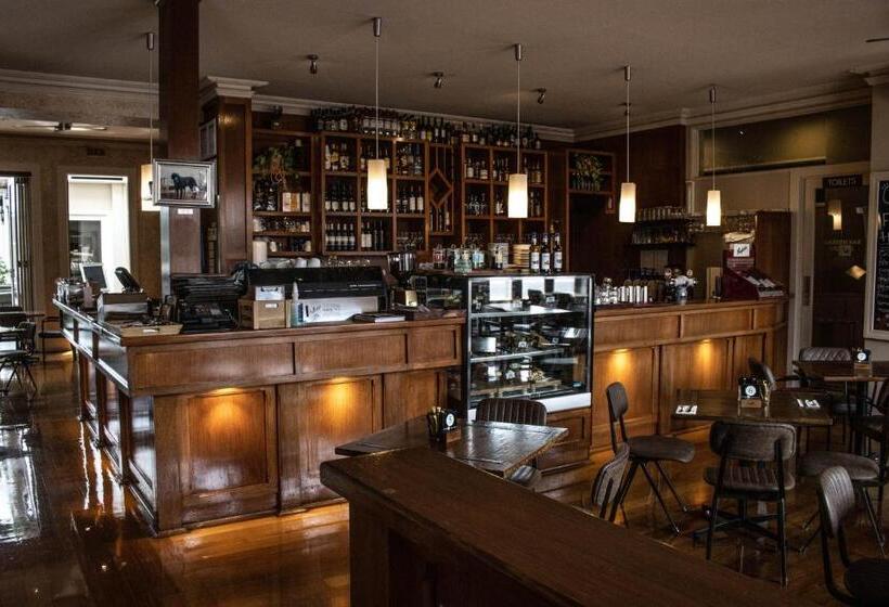 디럭스 룸, Oscars Hotel And Cafe Bar
