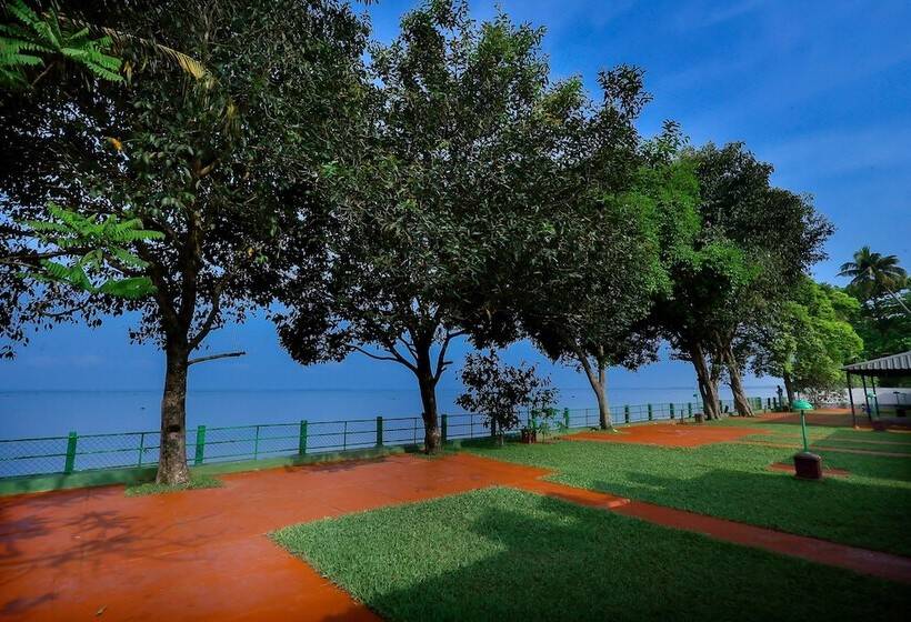 کابین, Illikkalam Lakeside Cottages