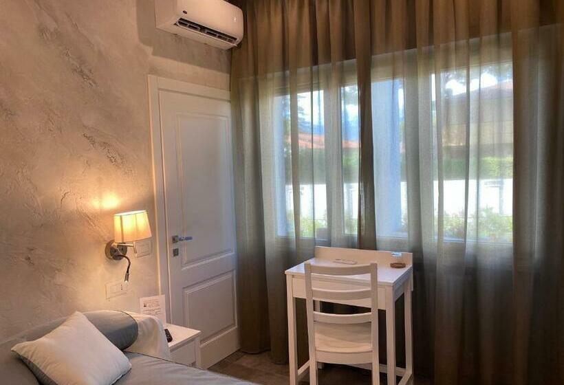اتاق استاندارد یک نفره, Villa Derna Marina Di Pietrasanta