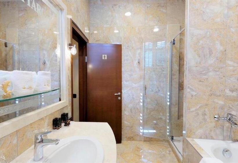 سوییت لوکس, Historic Boutique Hotel Cattaro