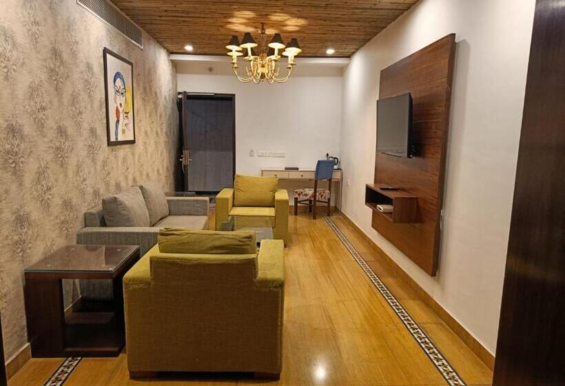 Suite, Natraj  Rishikesh