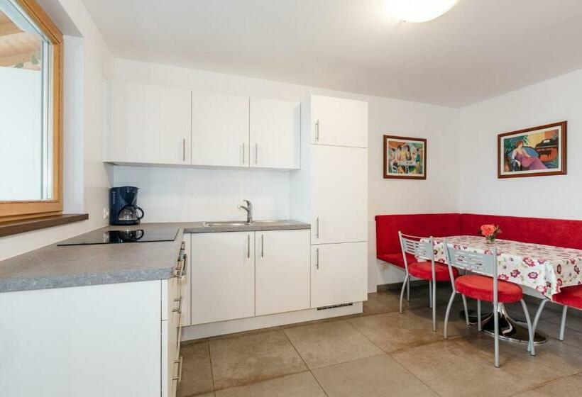 1 Bedroom Apartment Lake View, Appartement Florian