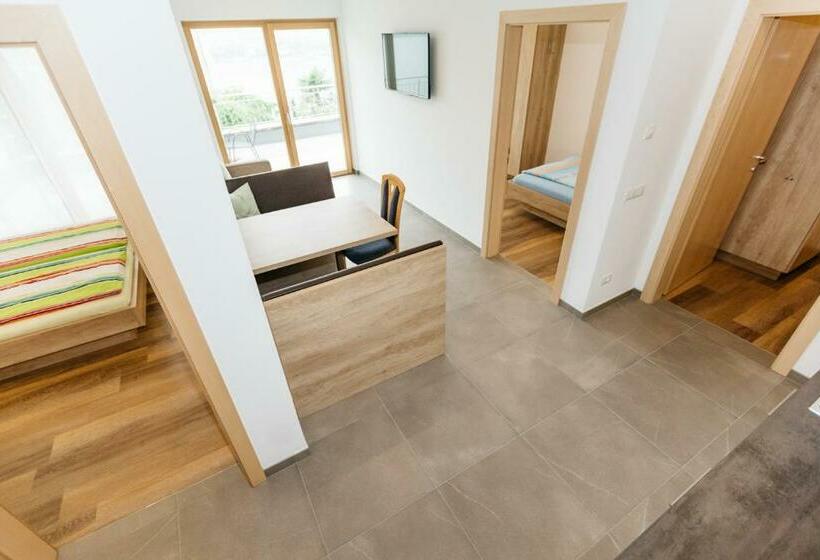 1 Bedroom Apartment Lake View, Appartement Florian