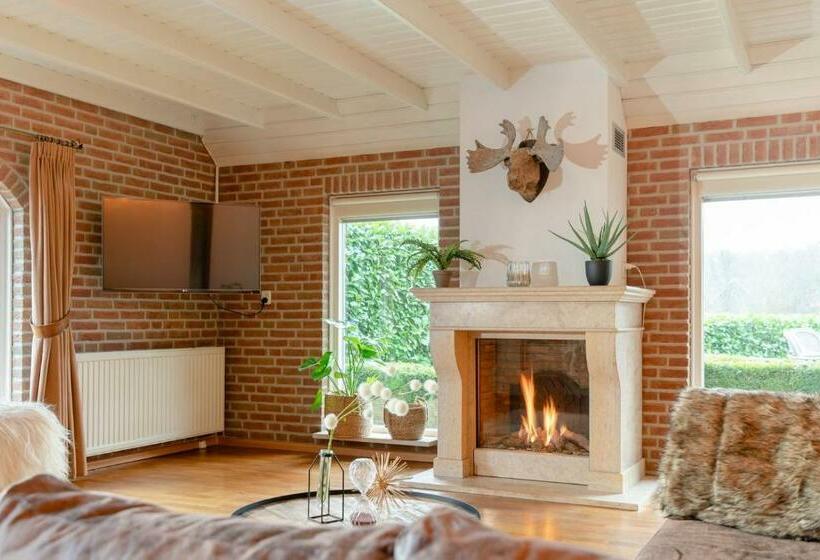 Апартаменты 4 Спальни, Luxurious Holiday Farm 8 People