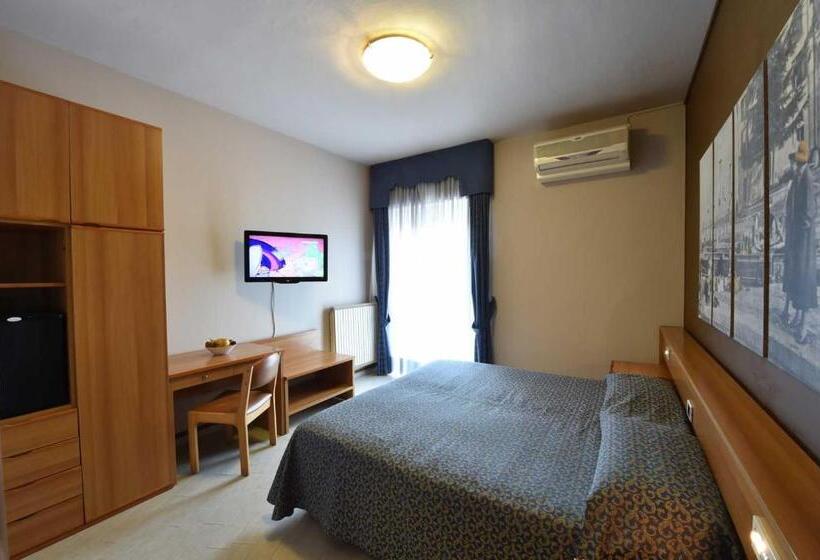 Family Suite, Ambra Hotel   The Only Central Lakeside Hotel In Iseo