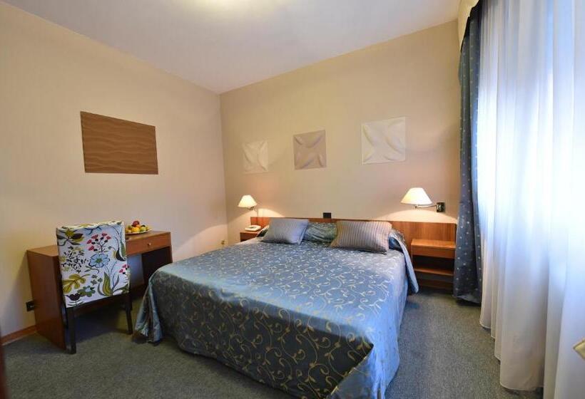 Номер Стандарт, Ambra Hotel   The Only Central Lakeside Hotel In Iseo