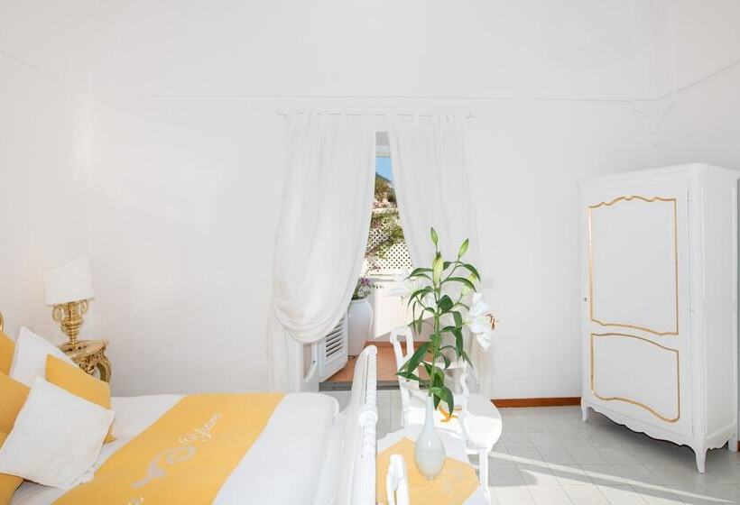 Номер Deluxe Вид на Море с Балконом, Villa Yiara
