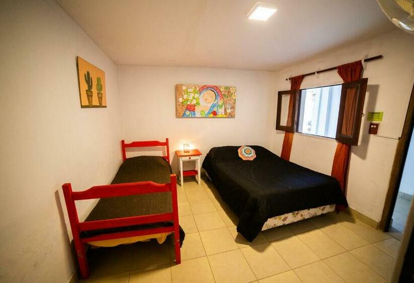 اتاق استاندارد سه نفره, Huaka Hostel