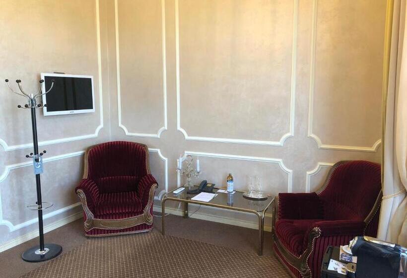 套房, Chateau Cihelny