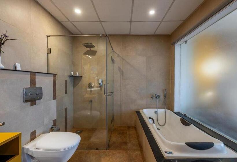 Family Suite, Sterling Munnar