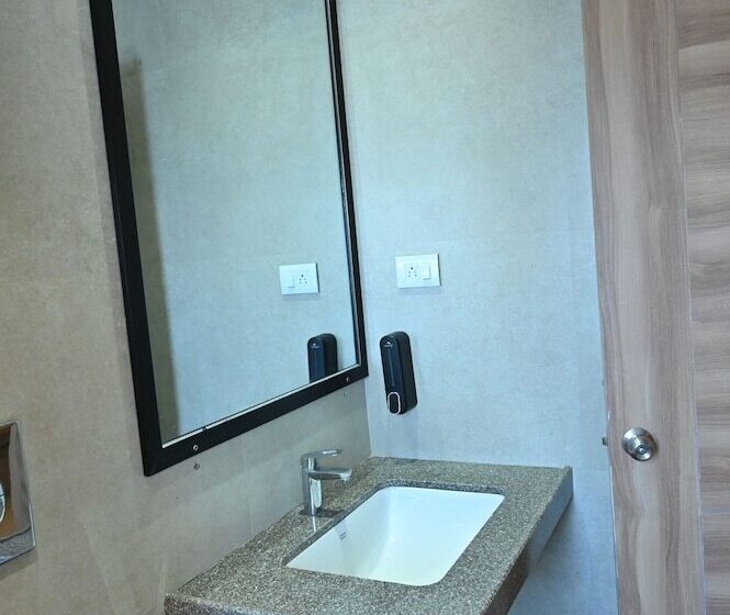 Номер Deluxe, Rang Lords Inn Bharuch
