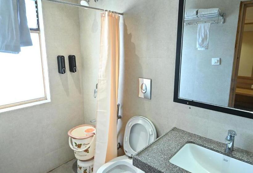 Номер Deluxe, Rang Lords Inn Bharuch