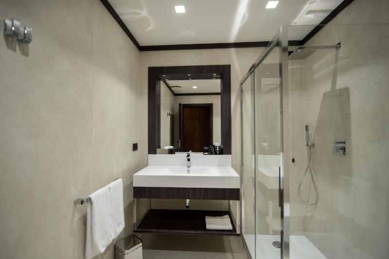 اتاق لوکس خانوادگی, Gold Tower Lifestyle
