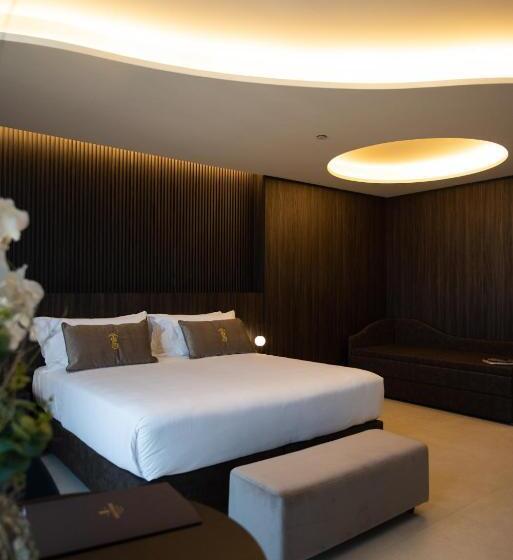 اتاق لوکس خانوادگی, Gold Tower Lifestyle