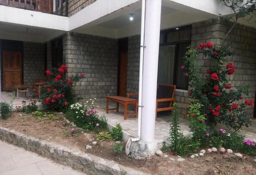 ガーデンビュースタンダードルーム, Tourist Hotel 10 Minutes Walking Distance From The Mall