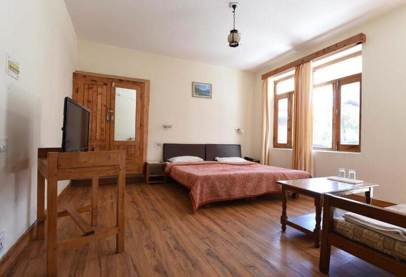 ガーデンビュースタンダードルーム, Tourist Hotel 10 Minutes Walking Distance From The Mall