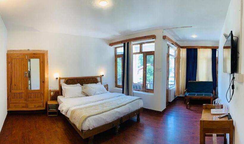バルコニー付きデラックスルーム, Tourist Hotel 10 Minutes Walking Distance From The Mall