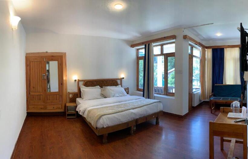 バルコニー付きデラックスルーム, Tourist Hotel 10 Minutes Walking Distance From The Mall