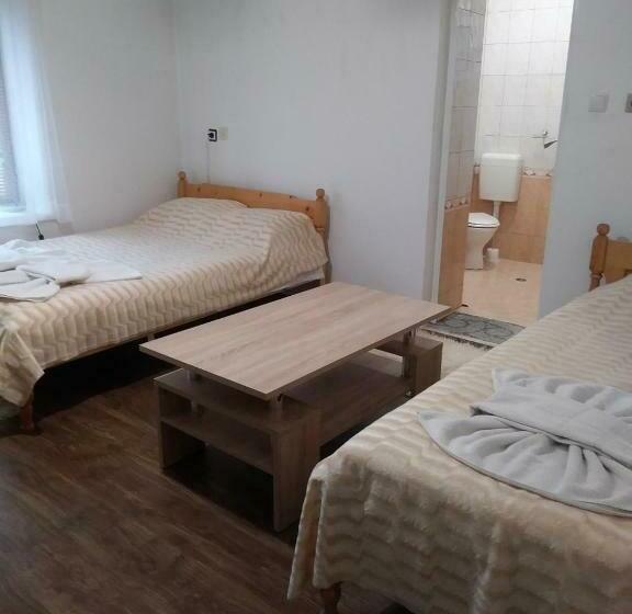 اتاق کلاسیک سه تخته, Guest House Emmy