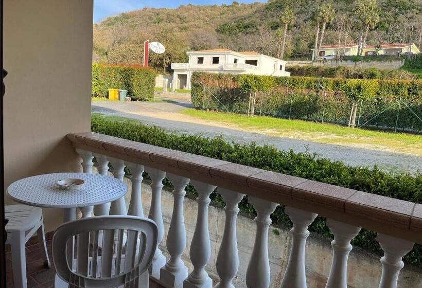 غرفة قياسية سرير كينج, Residenza Domus Aurea Tropea  Vista Mare