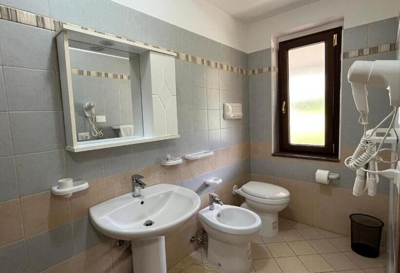 غرفة كومفورت ثلاثية, Residenza Domus Aurea Tropea  Vista Mare