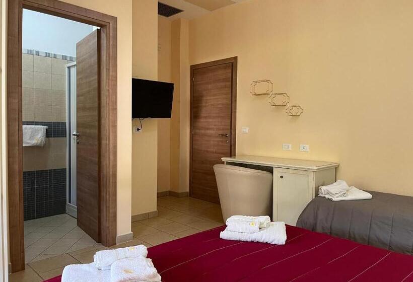غرفة كومفورت ثلاثية, Residenza Domus Aurea Tropea  Vista Mare