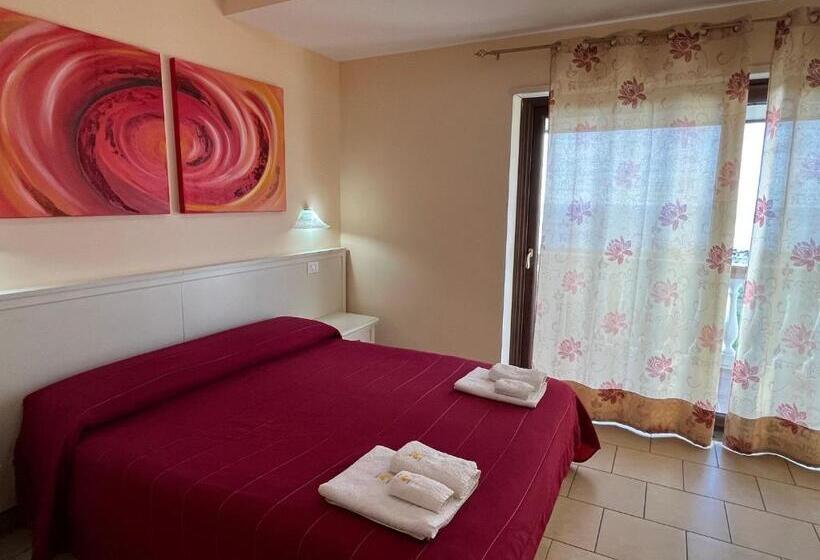غرفة ديلوكس مطلّة علي البحر مزوَّدة بشُرفة, Residenza Domus Aurea Tropea  Vista Mare