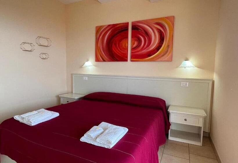 غرفة ديلوكس مطلّة علي البحر مزوَّدة بشُرفة, Residenza Domus Aurea Tropea  Vista Mare