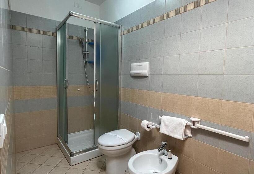غرفة قياسية مطلّة علي البحر مزوَّدة بشُرفة, Residenza Domus Aurea Tropea  Vista Mare