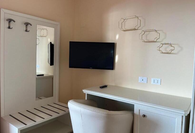 غرفة قياسية مطلّة علي البحر مزوَّدة بشُرفة, Residenza Domus Aurea Tropea  Vista Mare