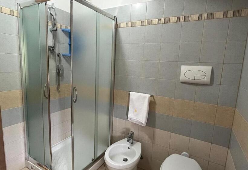 غرفة ديلوكس ثلاثية مطلة على البحر, Residenza Domus Aurea Tropea  Vista Mare