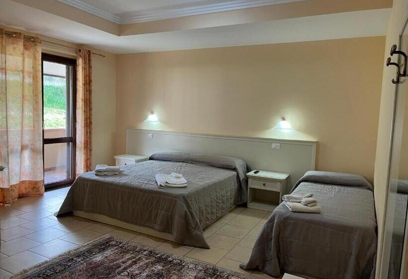 غرفة ديلوكس ثلاثية مطلة على البحر, Residenza Domus Aurea Tropea  Vista Mare