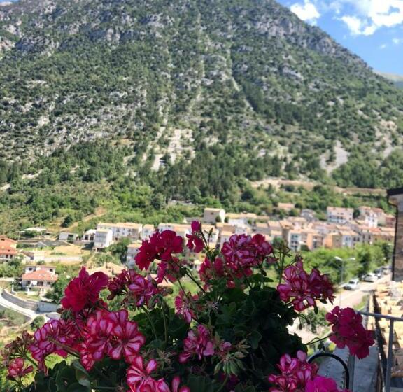اتاق استاندارد با چشم‌انداز کوهستان, L Incanto Di Maja