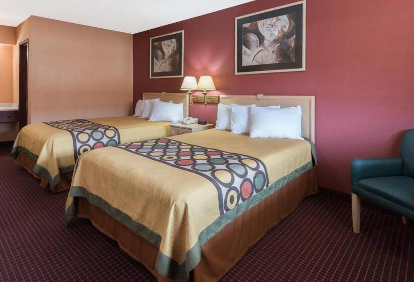 带2个双人床的标准工作室, Super 8 By Wyndham Strongsville/cleveland