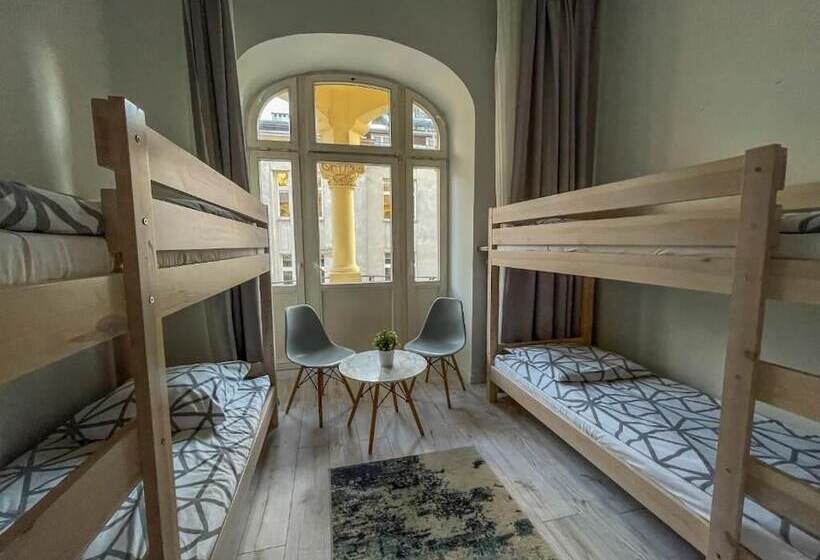 Кровать в Общей Комнате, Moon Hostel Warszawa