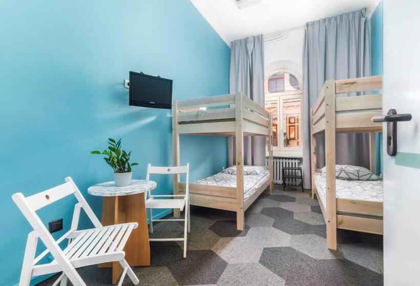 Номер Стандарт Четырехместный Совместный Санузел, Moon Hostel Warszawa