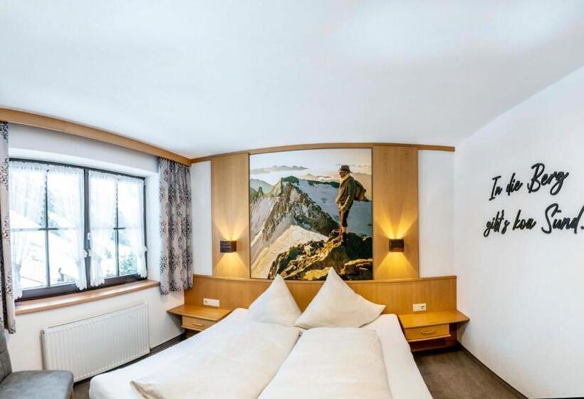 Апартаменты 3 Спальни, Almhof Reithof Pitztal