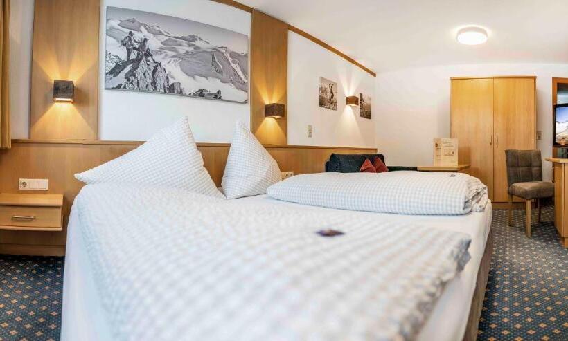 Апартаменты 3 Спальни, Almhof Reithof Pitztal
