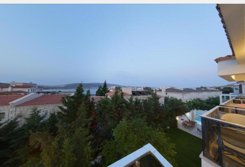 اتاق لوکس با چشم‌انداز دریا, Venezia Alacati By Nobela