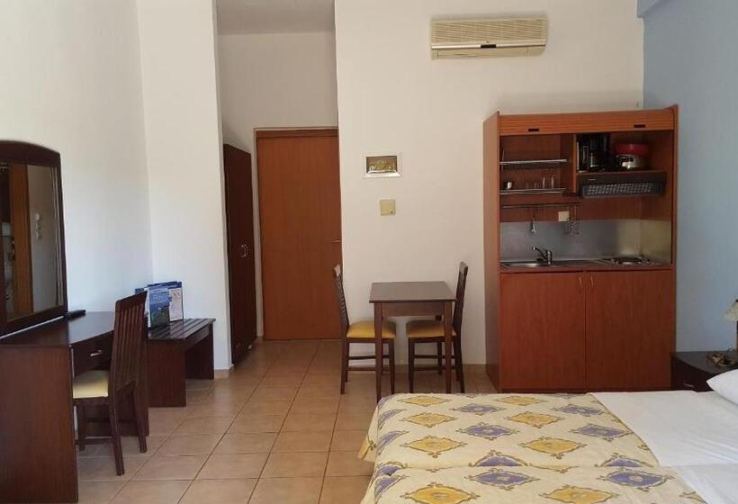استودیوی استاندارد, Palirria Hotel & Studios