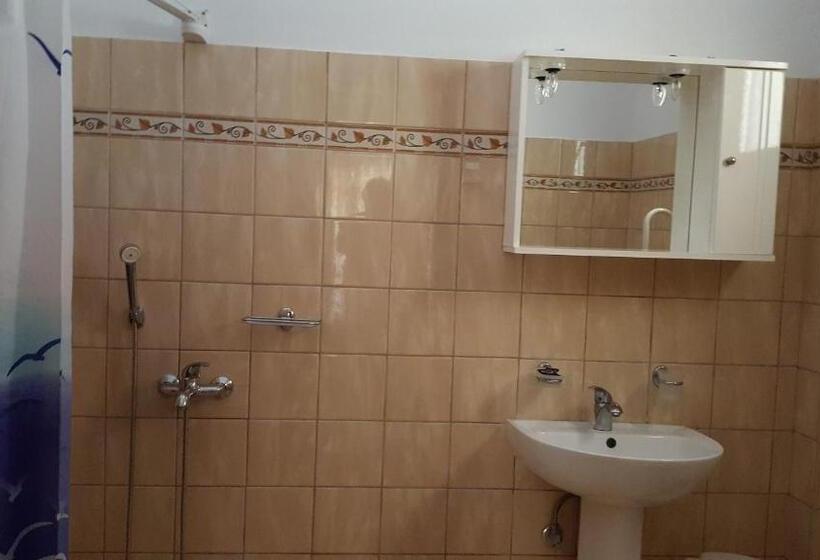 استودیوی استاندارد, Palirria Hotel & Studios