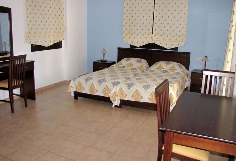 استودیوی استاندارد, Palirria Hotel & Studios