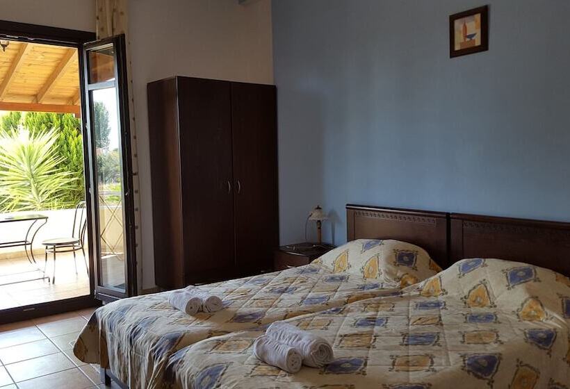 استودیوی استاندارد, Palirria Hotel & Studios